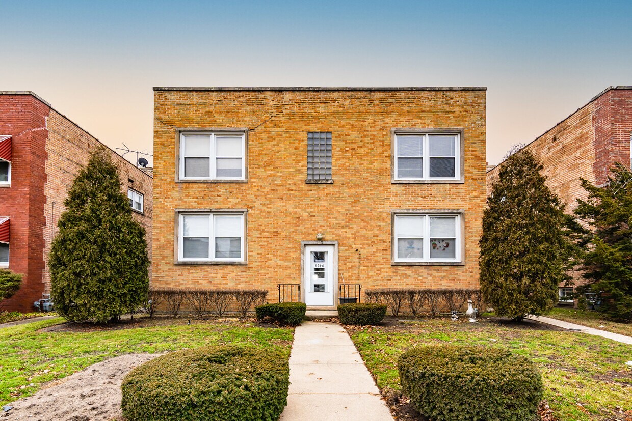 8940 Bronx Ave Unit 2B, Skokie, IL 60077 Apartment for Rent in Skokie