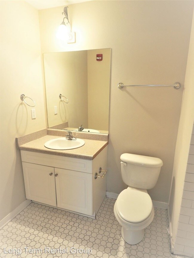 Building Photo - 2 br, 2 bath House - 25955 Canal Road #112