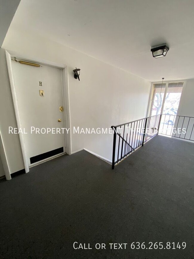 Building Photo - 7435 Hazelcrest Dr