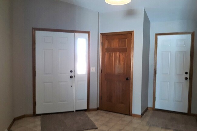 Puerta principal desde el interior - N1125 Craftsmen Ct