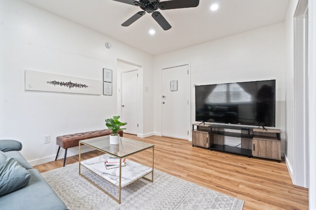 Foto del edificio - 1626 Union Turnpike