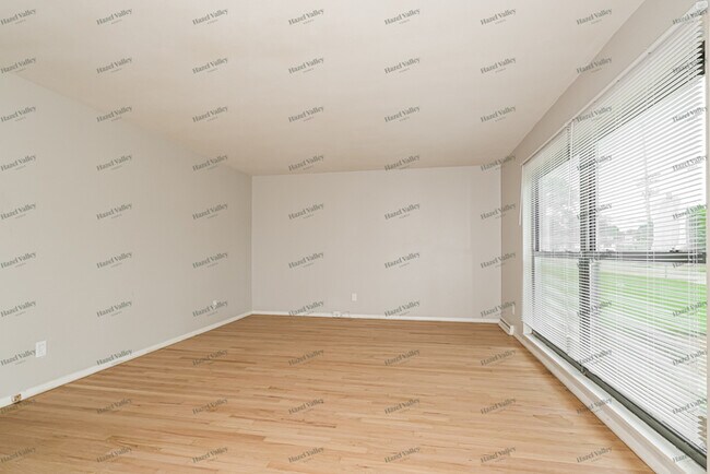 Foto del edificio - 822 Lightwood Dr
