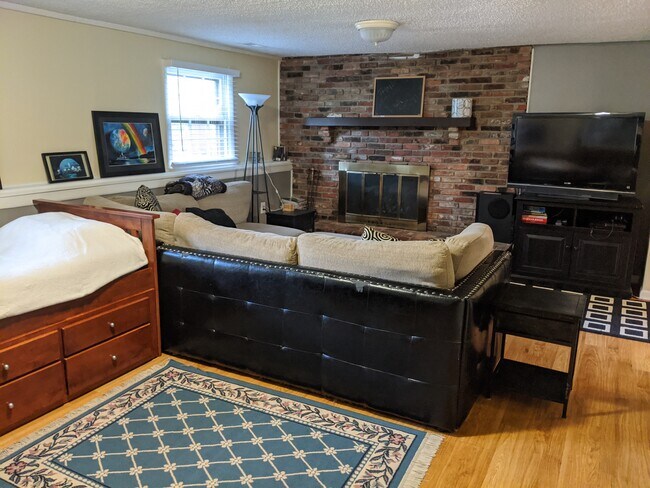 Very large space - 1097 Skyway Drive