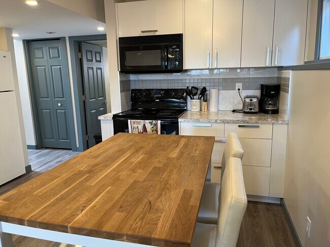 Photo du bâtiment - 3 Bed 1 Bath Unit in Ponoka, AB