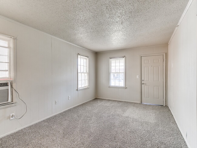 Building Photo - 527 E Boeing Dr