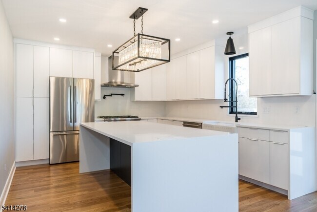 Building Photo - 76 Burnet Rd