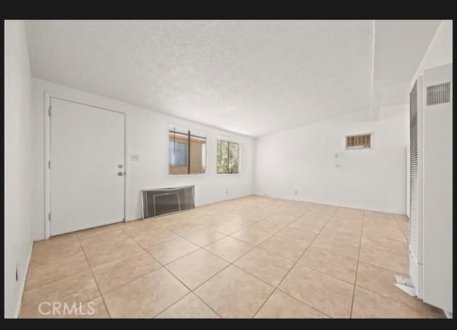 Building Photo - 6560 Sahara Ave