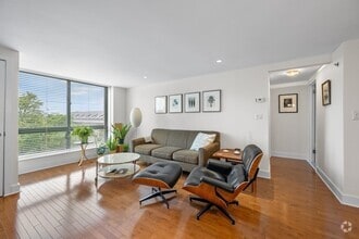 Building Photo - 42 8th St
