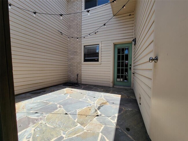 Foto del edificio - 8400 Jamestown Dr