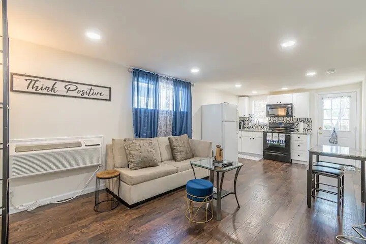 Building Photo - 207 Hermine Blvd