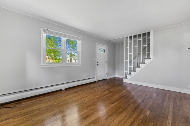 Building Photo - 305 Slater Rd