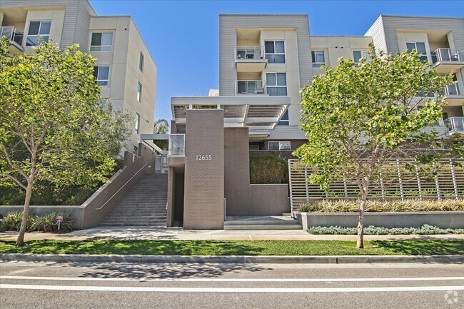 Building Photo - 12655 Bluff Creek Dr