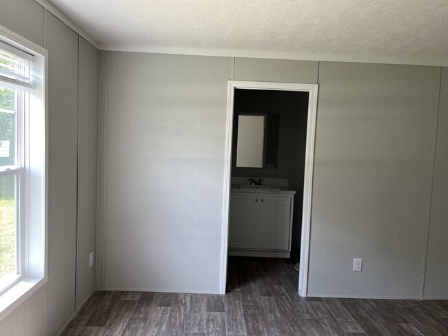 Building Photo - 10 Andieange Cir