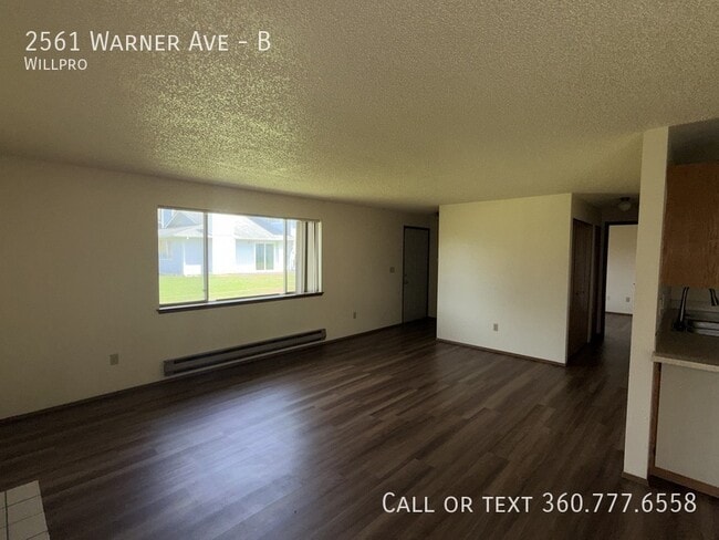 Building Photo - 2561 Warner Ave