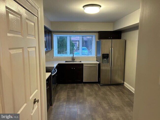 Foto del edificio - 5434 Pinehurst Dr