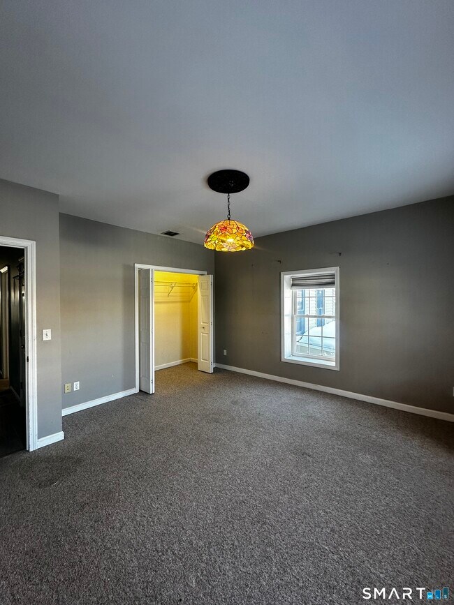 Foto del edificio - 32 W Main St