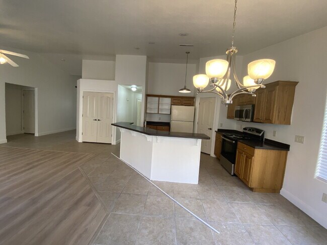 Foto del edificio - Charming 3-bedroom, 2-bathroom residence in Sagewood at Seven Hills