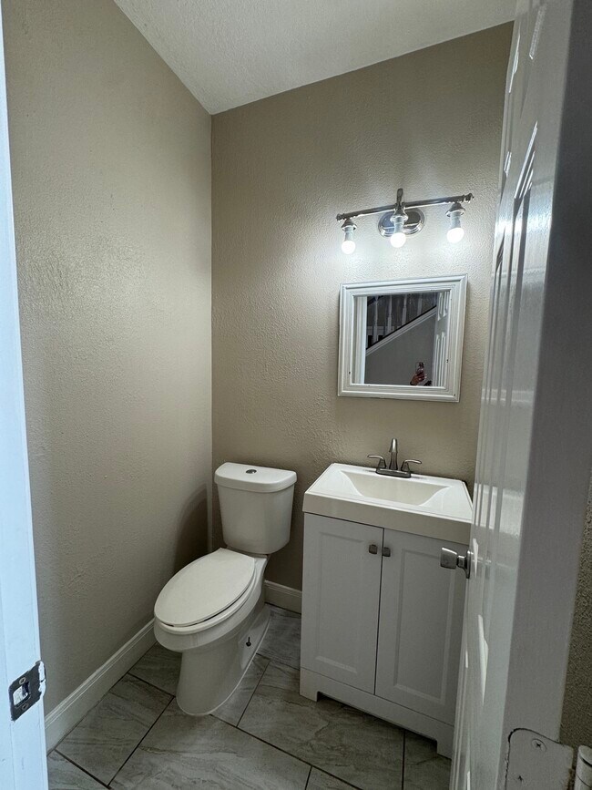 Foto del edificio - 201 Pebble Springs Ln