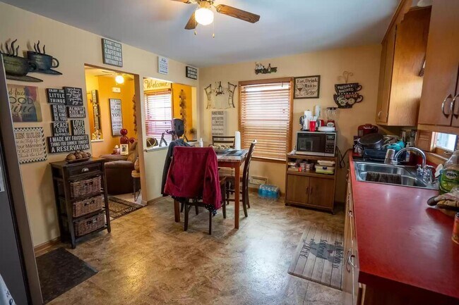 Foto del edificio - Most utilities INCLUDED!! 3 Bedroom 2 Bath Duplex Richfield Available May 1 2026