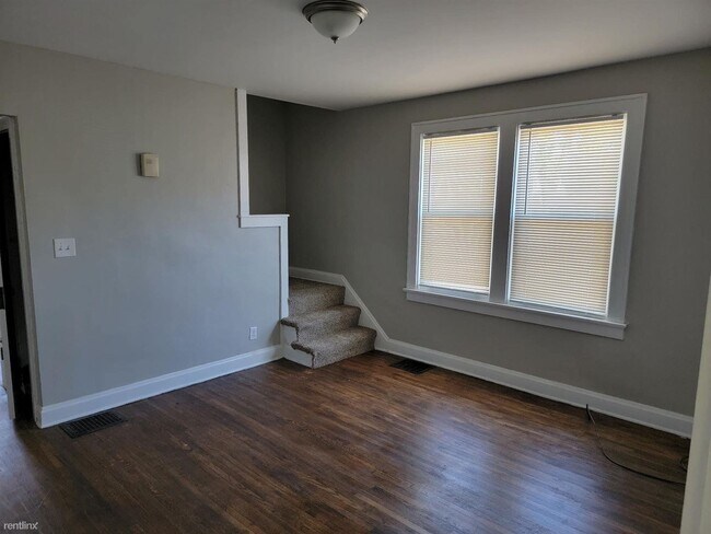 Foto del edificio - 2 br, 1 bath Duplex - 721 East Deshler Ave...