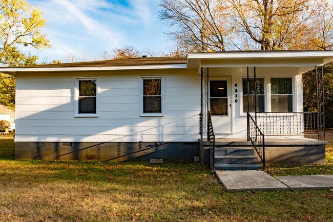 Foto del edificio - 4210 Irondale Dr NW