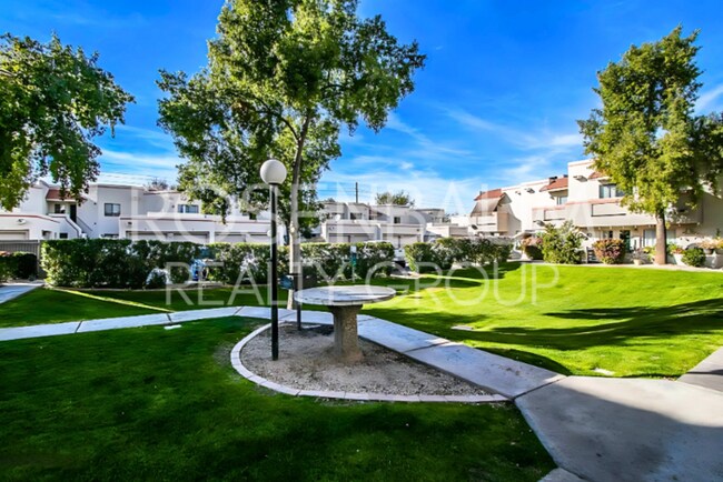 Foto del edificio - 885 N Granite Reef Rd