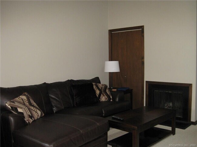 Foto del edificio - 295 Redstone Hill Rd