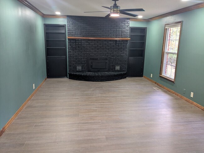 Foto del edificio - 1306 Marion Dr