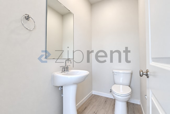 Building Photo - Unit A5