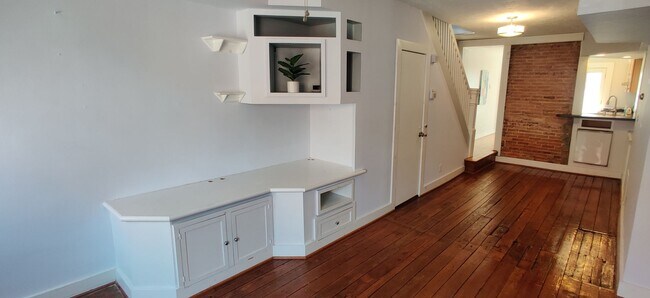 Building Photo - Charming 2Bedroom Townhome in Riverside!