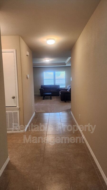 Foto del edificio - 5716 Hopkins Dr