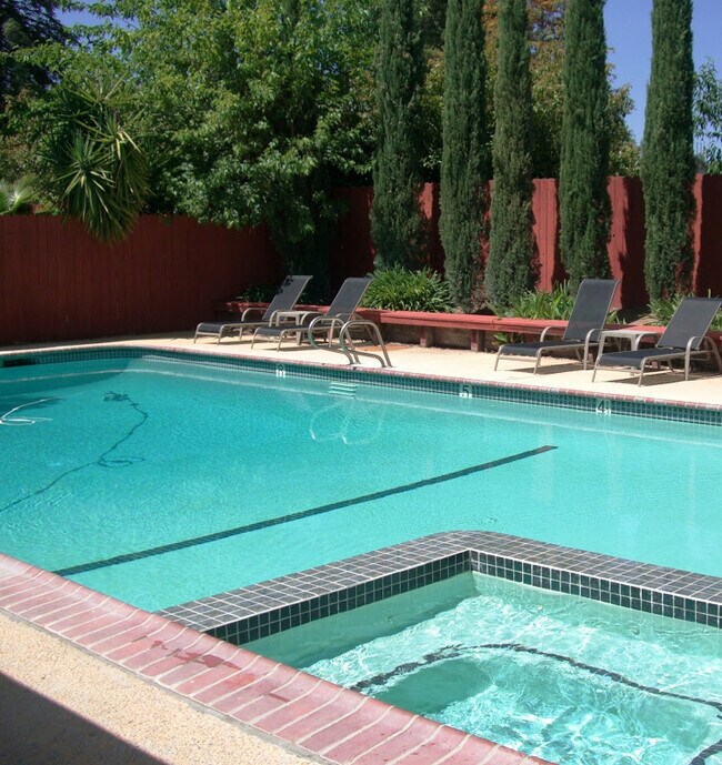 Foto del edificio - 2305 Cheim Blvd