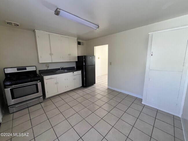 Foto del edificio - 4123 E North St