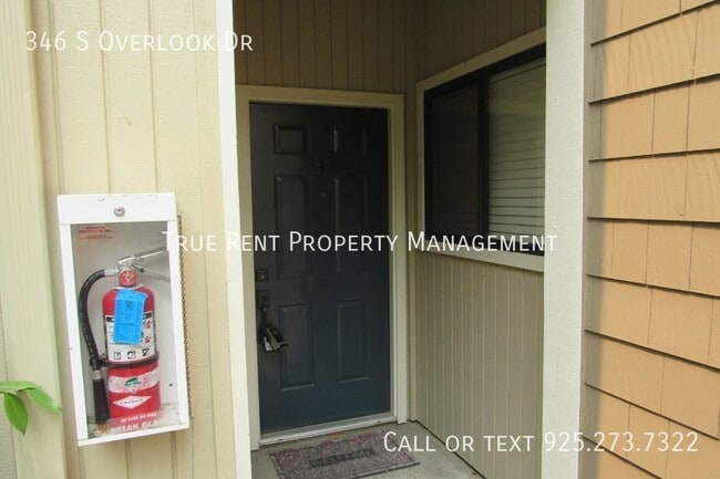 Building Photo - Beautiful 2 Bed/2.5 Bath Condo in Perfect ...
