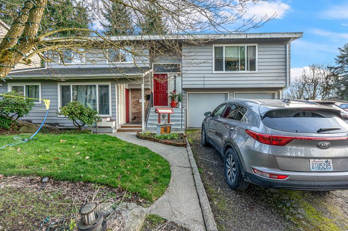 Primary Photo - 4 bedroom in Lynnwood WA 98087