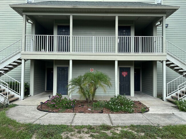 2BD/2BA First Floor Condo with Private Patio! - 2BD/2BA First Floor Condo with Private Patio!