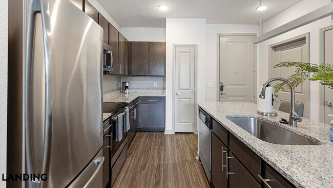 Foto del edificio - 2800 NE Green Oaks Blvd