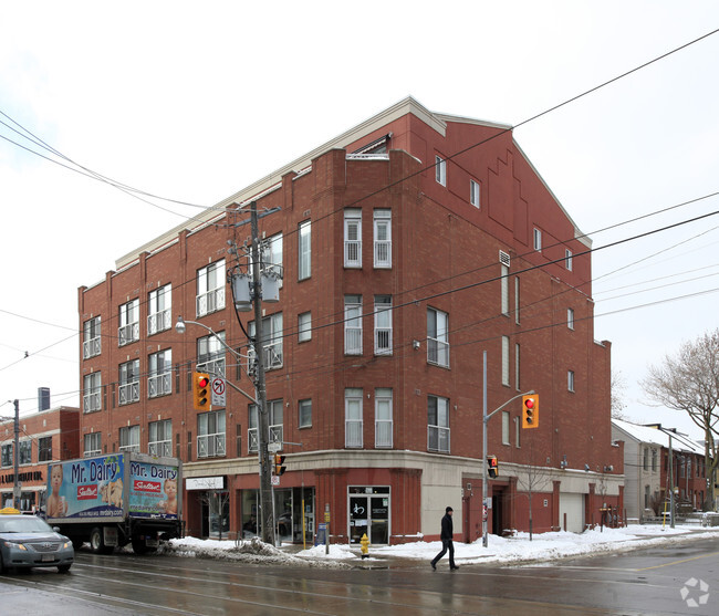 Building Photo - 766 King St W