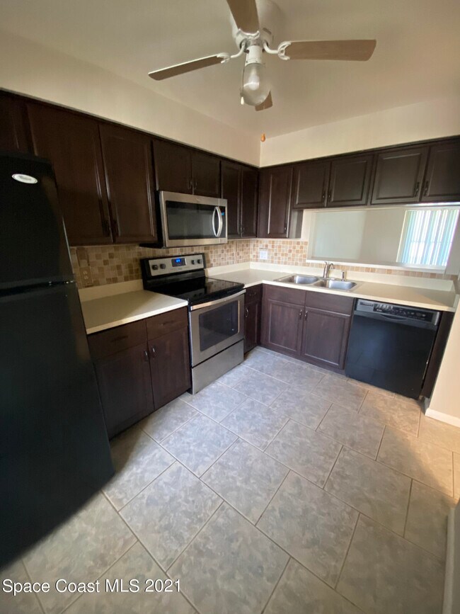 Foto del edificio - 200 International Dr