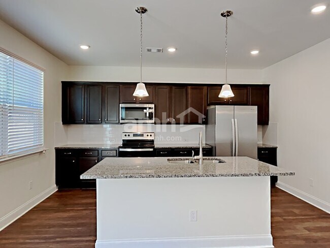 Building Photo - 7059 Creeksong Dr