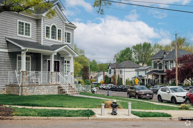 Single-family homes with well manicured lawns can be found in the Great Kills neighborhood.