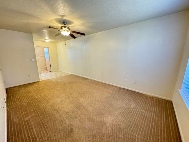 Building Photo - 205 Lydia Dr