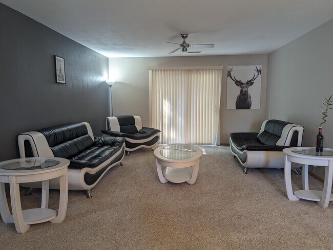 Foto del edificio - 4924 Pine Meadow Pkwy