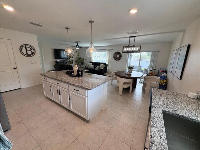 Foto del edificio - 433 Summer Grv Ln