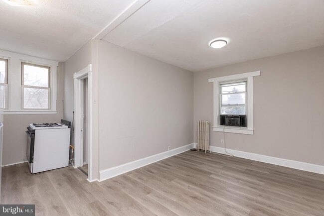 Building Photo - 17 2nd Ave