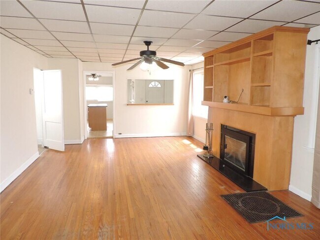 Building Photo - 11 Edgewater Park