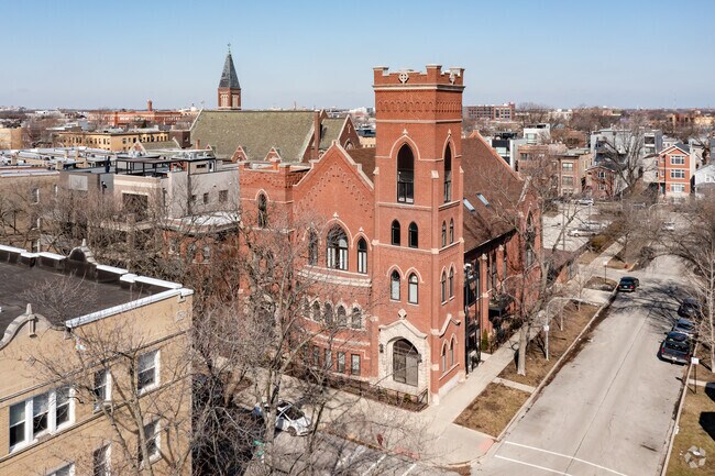 Building Photo - 2900 W Shakespeare Ave