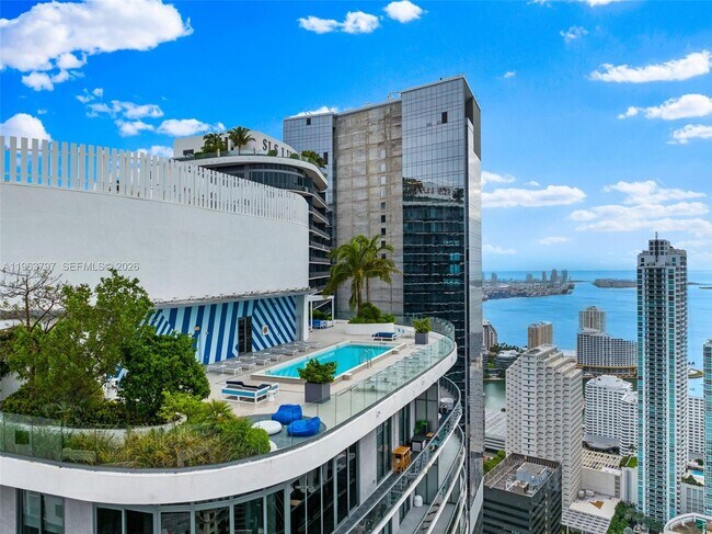 Foto del edificio - 45 SW 9th St