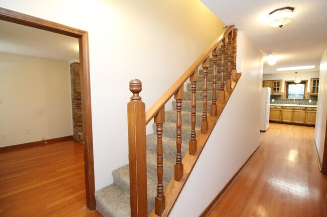 Foto del edificio - Spacious 3-Bed, 2.5-Bath Milton Home with Office, 2-Car Garage, Modern Kitchen, Primary Suite Dow...