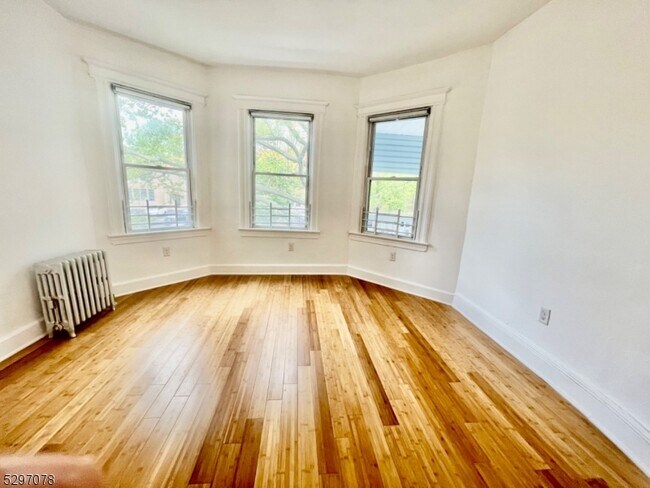 Foto del edificio - 169 Hillside Ave